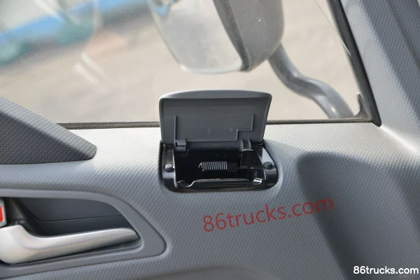 JAC Shuailing Q3 130 hp 4X2(6 wheels) 4.13m single-row van truck (China VI) (axle ratio 5.375) Cab (3) | 86Trucks