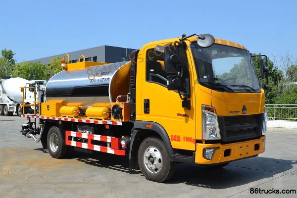 Xindongri Xindongri Sinotruk Chassis asphalt distributor truck