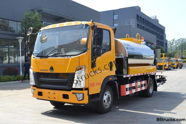 Sinotruk HOWO Hanjiang 130 hp 4X2(6 wheels) Asphalt Sprinkler Truck (Xindongri Brand) Exterior (2) | 86Trucks