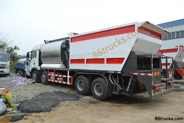 Sinotruk HOWO TX 400 hp 8X4(12 wheels) Chip Sealer (Xindongri Brand) Exterior (3) | 86Trucks