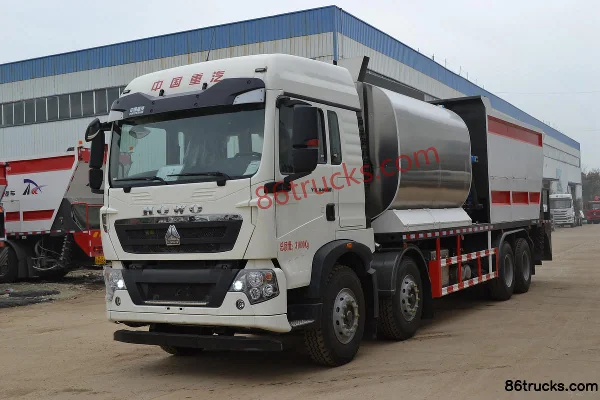 Sinotruk HOWO TX 400 hp 8X4(12 wheels) Chip Sealer (Xindongri Brand) Exterior (2) | 86Trucks