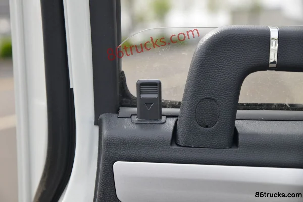 JAC Kangling H3 115hp 4X2(6 wheels) 3.85m one-and-a-half-row flatbed light truck (China VI) Cab (3) | 86Trucks