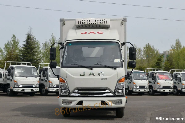 JAC Kangling J3 95 hp 4X2(6 wheels) 3.7m Single Row Refrigerated Truck (China VI) Exterior (2) | 86Trucks