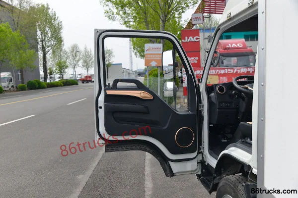 JAC Kangling J3 95 hp 4X2(6 wheels) 3.7m Single Row Refrigerated Truck (China VI) Cab (1) | 86Trucks