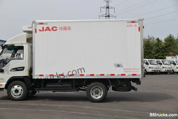 JAC Kangling J3 95 hp 4X2(6 wheels) 3.7m Single Row Refrigerated Truck (China VI) Body (2) | 86Trucks
