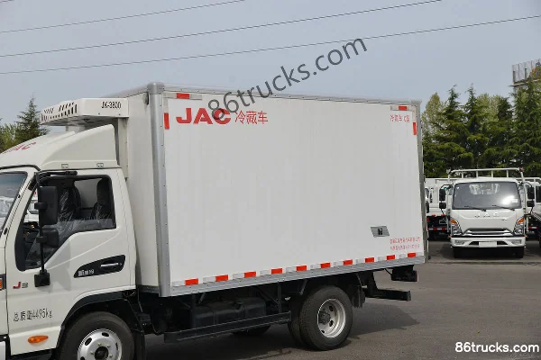 JAC Kangling J3 95 hp 4X2(6 wheels) 3.7m Single Row Refrigerated Truck (China VI) Body (1) | 86Trucks