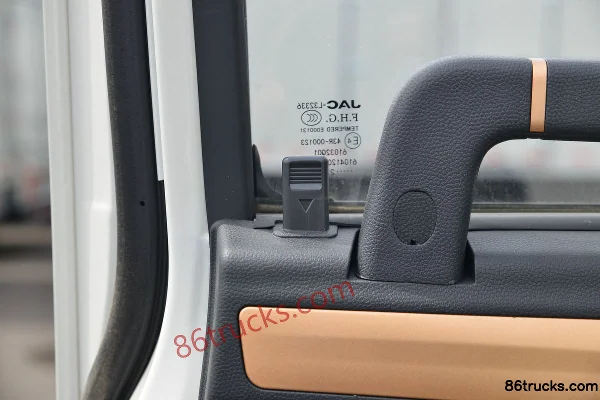 JAC Kangling J6 130 hp 4X2(6 wheels) 4.15 m Single Row Van Light Truck Cab (3) | 86Trucks