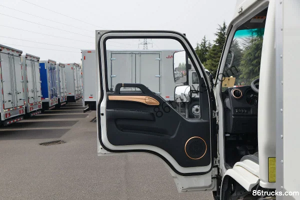 JAC Kangling J6 130 hp 4X2(6 wheels) 4.15 m Single Row Van Light Truck Cab (1) | 86Trucks