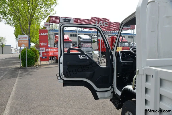JAC Kangling J5 Custom Edition 132 hp 4X2(6 wheels) 4.18m Single Row Flatbed Light Truck (China VI) Cab (1) | 86Trucks