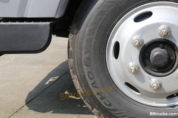 JAC Weilink K6 160 hp 4X2(6 wheels) 4.18m single-row flatbed light truck (China VI) Chassis (3) | 86Trucks