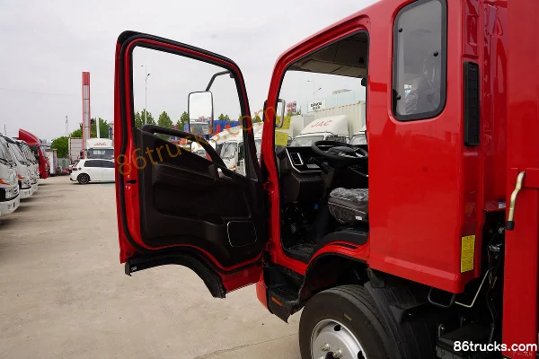 JAC Qingtianzhu 220hp 4X2(6 wheels) 5.85m semi-row flatbed cargo truck (China VI) Cab (1) | 86Trucks