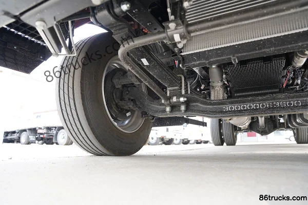 JAC Qingtianzhu 220hp 4X2(6 wheels) 5.85m semi-row flatbed cargo truck (China VI) Chassis (2) | 86Trucks
