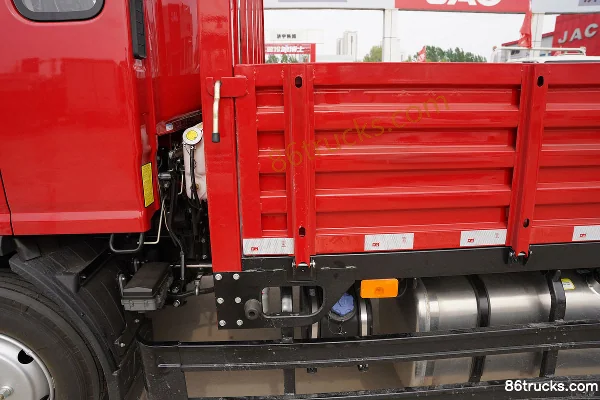 JAC Qingtianzhu 220hp 4X2(6 wheels) 5.85m semi-row flatbed cargo truck (China VI) Body (1) | 86Trucks