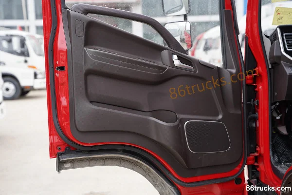 JAC Qingtianzhu 220hp 4X2(6 wheels) 5.85m Semi-row Cage Cargo Truck (China VI) Cab (3) | 86Trucks