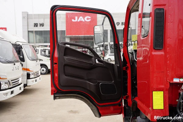 JAC Qingtianzhu 220hp 4X2(6 wheels) 5.85m Semi-row Cage Cargo Truck (China VI) Cab (1) | 86Trucks
