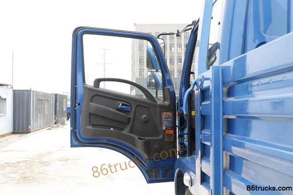 Feidi D3 Series 170 hp 4X2(6 wheels) 6.7m Flatbed Cargo Truck Cab (1) | 86Trucks