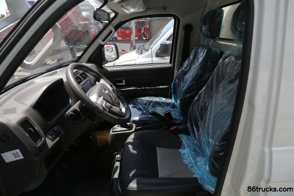 Foton Xiangling V2 Comfort 1.6L 105 hp 4X2(6 roues) CNG 3.3m single-row van mini truck Cabine (2) | 86Trucks