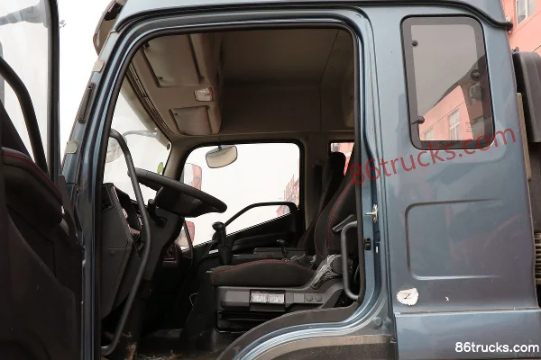 FAW Jiefang Qingdao JK6 Medium Truck 220 hp 4X2(6 wheels) 6.75m Stake Cargo Truck (China VI) (5300mm Wheelbase) Cab (1) | 86Trucks