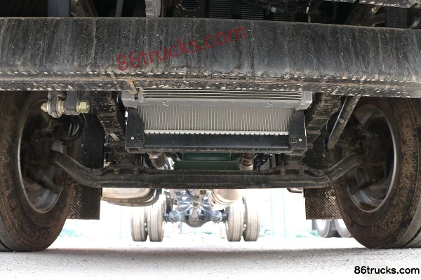 FAW Jiefang Qingdao JK6 Medium Truck 220 hp 4X2(6 wheels) 6.75m Stake Cargo Truck (China VI) (5300mm Wheelbase) Chassis (1) | 86Trucks