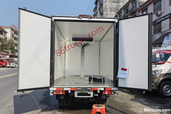 Changan Kuayue Wang X3 1,6 L 122 ch 4X2(6 roues) essence 3,01 m camion frigorifique (China VI) Cabine (1) | 86Trucks