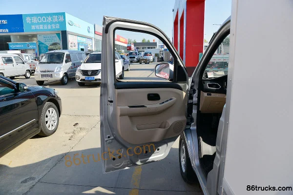 Changan Kuayue Xinbao T3 1,6 L 122 ch 4X2(6 roues) essence camion frigorifique 3,01 m (China VI) Cabine (1) | 86Trucks