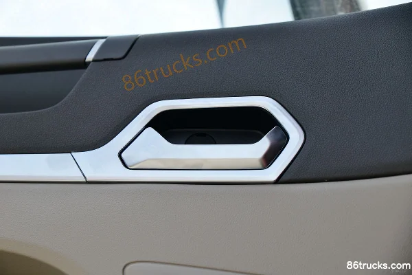 Sinotruk HOWO MAX 460hp 8X4(12 wheels) 9.55m Van Truck (China VI) Cab (3) | 86Trucks