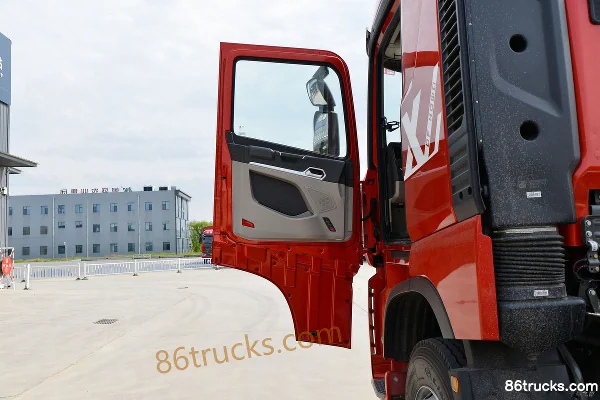 Sinotruk HOWO MAX 460hp 8X4(12 wheels) 9.55m Van Truck (China VI) Cab (1) | 86Trucks