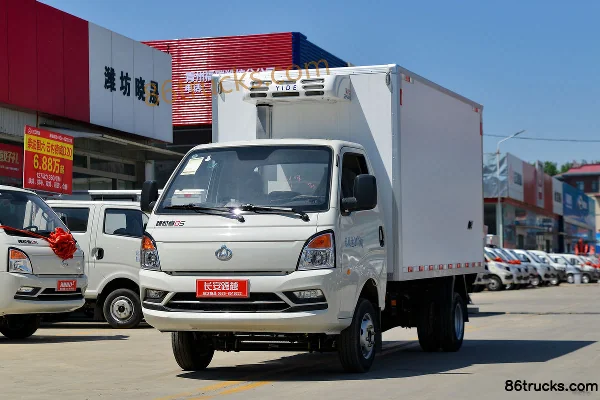 Changan Kuayue D5 PLUS Comfort Edition 1.6L 122hp 4X2(6 wheels) Gasoline 3.64m Single Row Refrigerated Truck Exterior (3) | 86Trucks