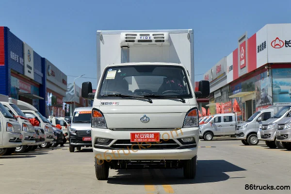 Changan Kuayue D5 PLUS Comfort Edition 1.6L 122hp 4X2(6 wheels) Gasoline 3.64m Single Row Refrigerated Truck Exterior (2) | 86Trucks