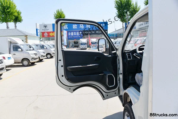 Changan Kuayue D5 PLUS Comfort Edition 1.6L 122hp 4X2(6 wheels) Gasoline 3.64m Single Row Refrigerated Truck Cab (1) | 86Trucks