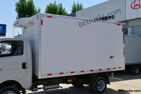 Changan Kuayue D5 PLUS Comfort Edition 1.6L 122hp 4X2(6 wheels) Gasoline 3.64m Single Row Refrigerated Truck Body (2) | 86Trucks