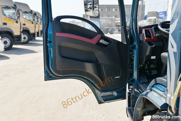 SHACMAN Light Truck Delong K5000 Luxury 160 hp 4X2(6 wheels) 4.18m Single Row Flatbed Light Truck (China VI) Cab (2) | 86Trucks