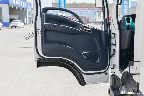 SHACMAN Commercial Vehicle Xuande X9 Lightweight Edition 240 hp 4X2(6 wheels) 6.75m Cab-over Van Cargo Truck (2) | 86Trucks