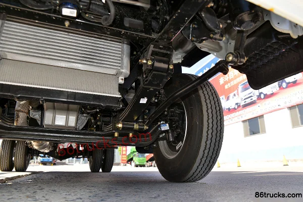 SHACMAN Commercial Vehicle Xuande X9 Lightweight Edition 240 hp 4X2(6 wheels) 6.75m Cab-over Van Cargo Truck Chassis (3) | 86Trucks