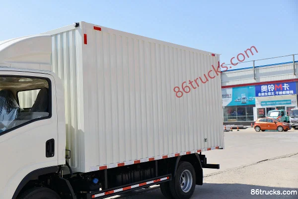 SHACMAN Commercial Vehicle Xuande X9 Lightweight Edition 240 hp 4X2(6 wheels) 6.75m Cab-over Van Cargo Truck Body (1) | 86Trucks
