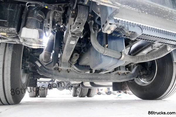 Dongfeng HV7 530 hp 6X4(10 wheels) LNG tractor truck (hydraulic retarder) Chassis (2) | 86Trucks