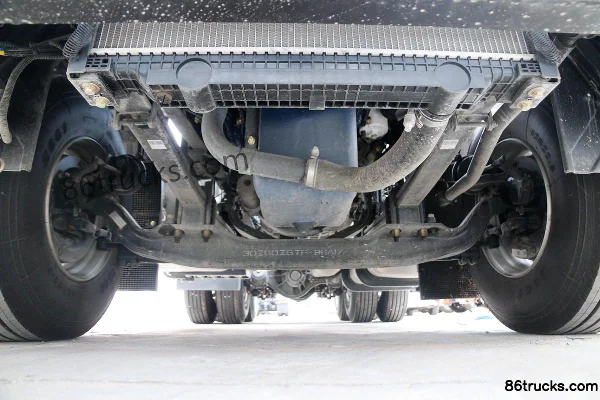 Dongfeng HV7 530 hp 6X4(10 wheels) LNG tractor truck (hydraulic retarder) Chassis (1) | 86Trucks