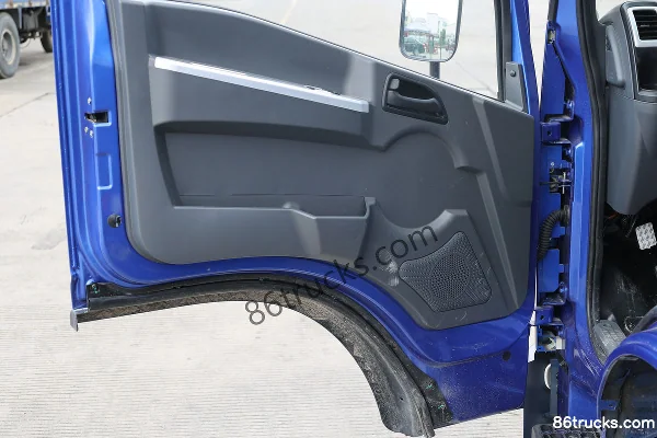 Sinotruk Xianfeng 137 hp 4X2(6 wheels) 3.1 m dump truck Cab (3) | 86Trucks