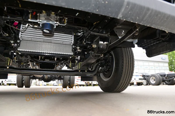JMC Kaiyun Blue Whale 122hp 4X2(6 wheels) 4.02m refrigerated truck Chassis (3) | 86Trucks