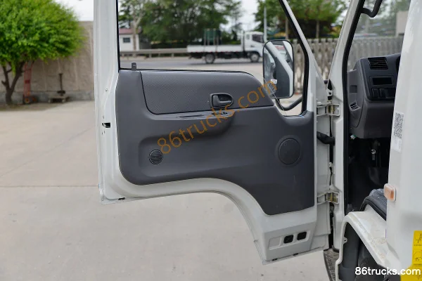 JMC Shunda Narrow Body 122hp 4X2(6 wheels) 4.13m Refrigerated Truck (China VI) Cab (2) | 86Trucks