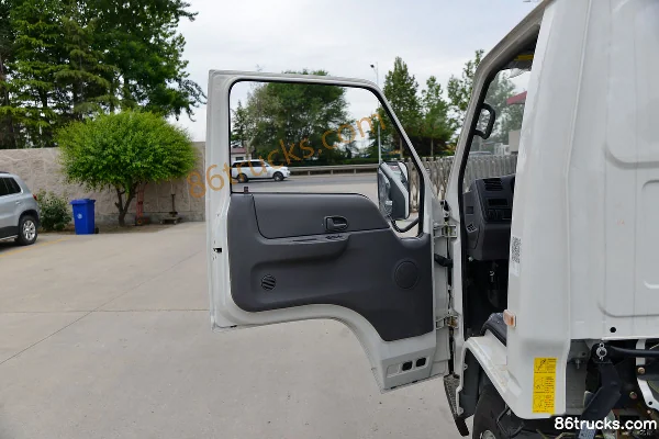 JMC Shunda Narrow Body 122hp 4X2(6 wheels) 4.13m Refrigerated Truck (China VI) Cab (1) | 86Trucks