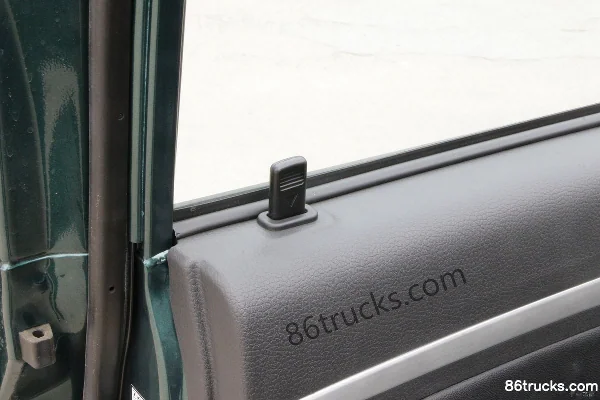 Qingling Isuzu T17 2021 3.0T Diesel 142 hp 2WD Long Wheelbase Double Row Pickup Chassis (2) | 86Trucks