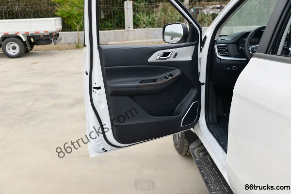 JMC Yuhu 7 2020 2.0T Diesel 142 hp Automatic 4WD Standard Wheelbase Double Row Pickup Chassis (2) | 86Trucks