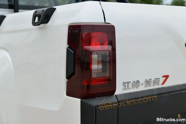JMC Yuhu 7 2020 2.0T Diesel 142 hp Automatic 4WD Standard Wheelbase Double Row Pickup Official Photos (1) | 86Trucks
