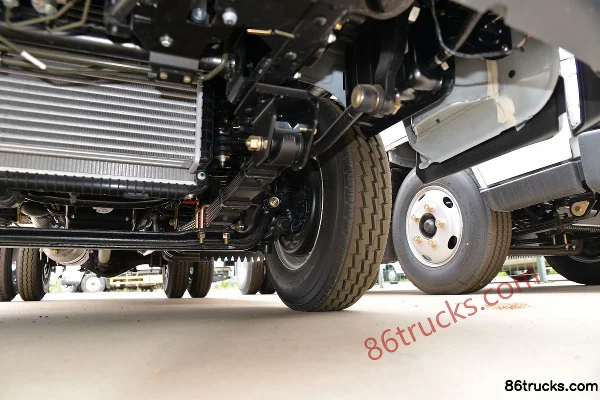 JMC Shunda Small Truck 122hp 4X2(6 wheels) 3.3m Crew Cab Flatbed Light Truck (China VI) Chassis (3) | 86Trucks