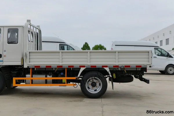 JMC Shunda Small Truck 122hp 4X2(6 wheels) 3.3m Crew Cab Flatbed Light Truck (China VI) Body (2) | 86Trucks