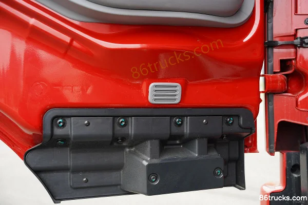 Dongfeng Commercial Vehicle Tianjin KR PLUS 300 hp 6X2(8 wheels) 7.7m Wing Opening Box Cargo Truck (High Roof Double Sleeper) Cab (3) | 86Tr