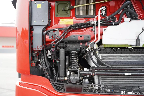 Dongfeng Commercial Vehicle Tianjin KR PLUS 300 hp 6X2(8 wheels) 7.7m Wing Opening Box Cargo Truck (High Roof Double Sleeper) Chassis (2)