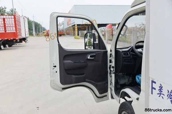 Foton Xiangling M2 1.5L 122hp 4X2(6 wheels) 3.7m Refrigerated Truck (Hongxingda Brand) Cab (1) | 86Trucks