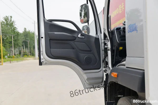 Foton Auhang R Series 245 hp 4X2(6 wheels) 6.6m refrigerated truck (China VI) (axle ratio 4.875) Cab (3) | 86Trucks
